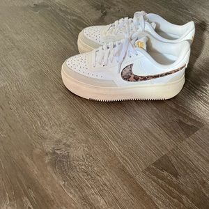 Nike Womens Court Vision Shoes size 8